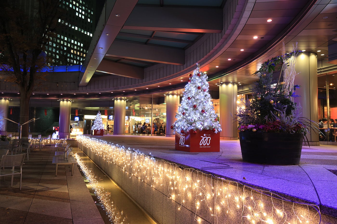 パティオステージ／画像提供：西新宿街ぐるみプロジェクト