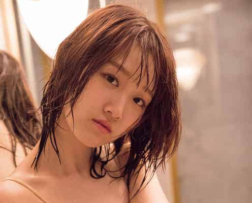 ランジェリー姿で“ご褒美” 小島瑠那、美バストのぞかせ妖艶な眼差し