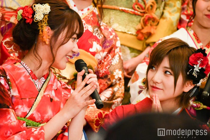 宮脇咲良、岡田奈々 (C)モデルプレス