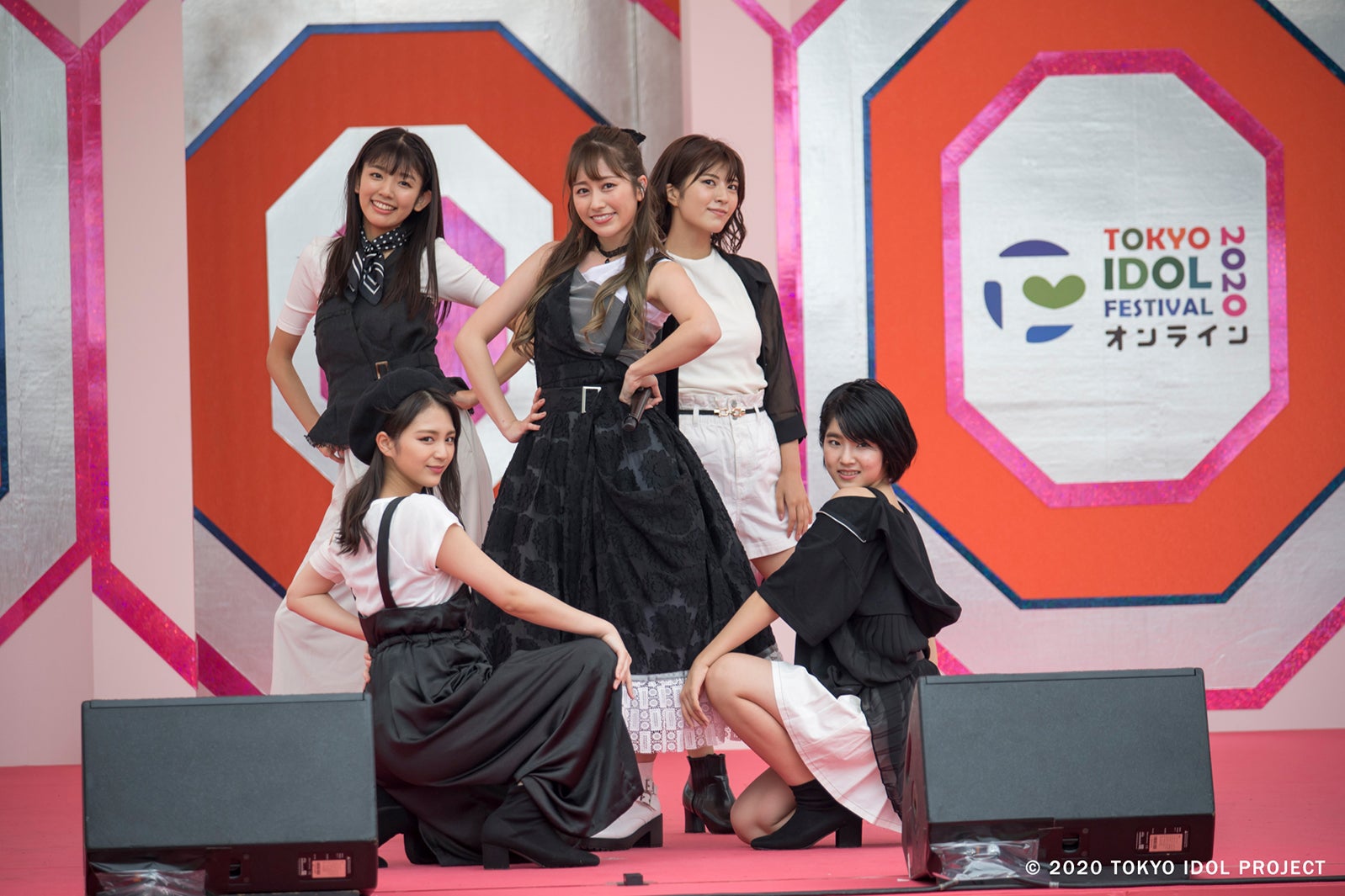 佐々木彩夏（中央）（C）2020 TOKYO IDOL PROJECT