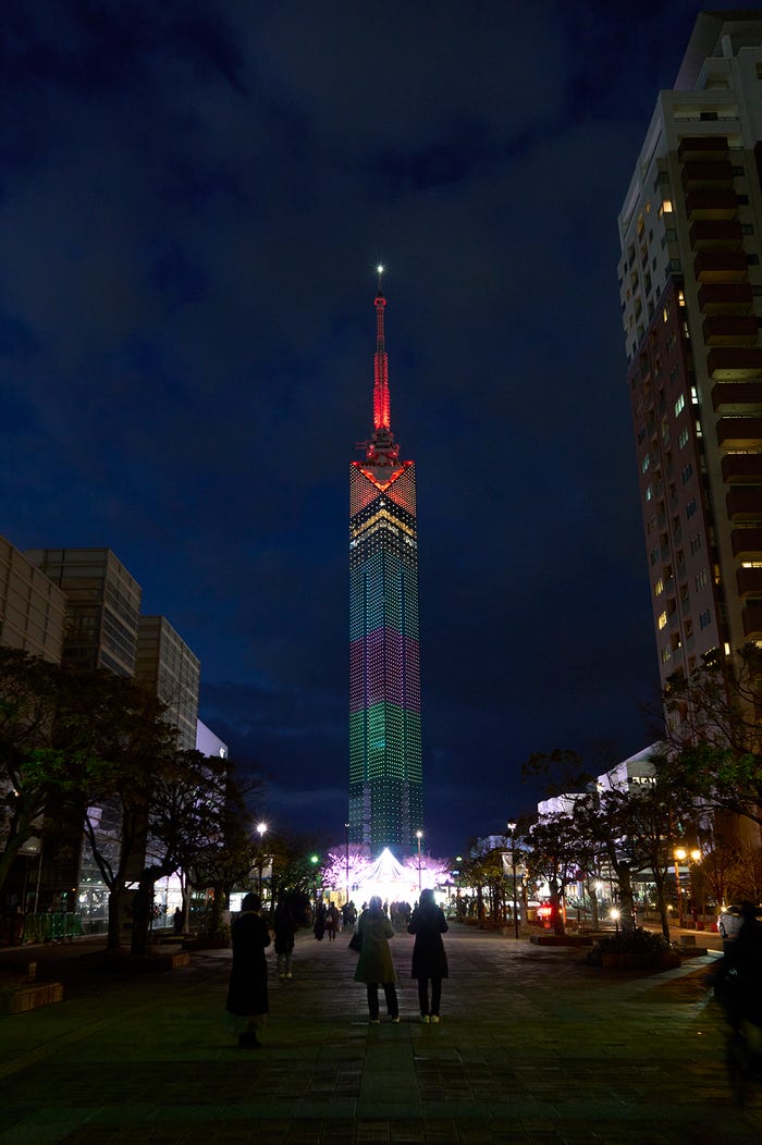 暗くなったあとの福岡タワー(提供写真)