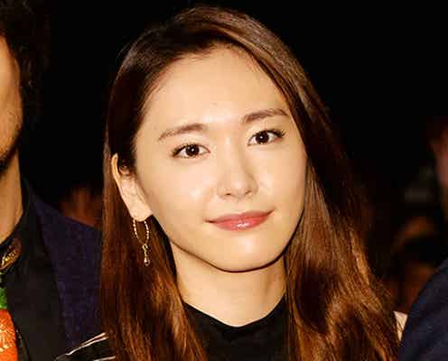 新垣結衣、ハニカミ“恋ダンス”が可愛すぎて「みくりさん」トレンド入りの反響<紅白本番>