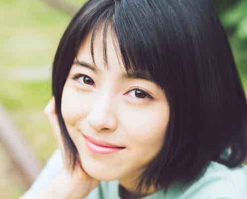 浜辺美波、美麗ショット満載のカレンダーブック発表