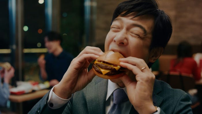 堺雅人/新CM「普通のマックじゃ物足んねえ。」篇より(提供写真)