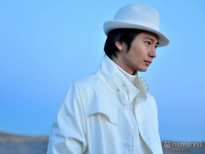 謎の白い男“セカイ”を演じる向井理(C)2013「劇場版SPEC ~結~ 漸ノ篇」製作委員会(C)2013「劇場版SPEC ~結~ 爻ノ篇」製作委員会