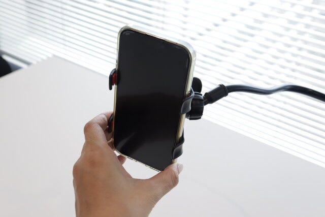 ダイソー　スマートフォンスタンド（フレキシブルアーム）　ヘッド部分　回転