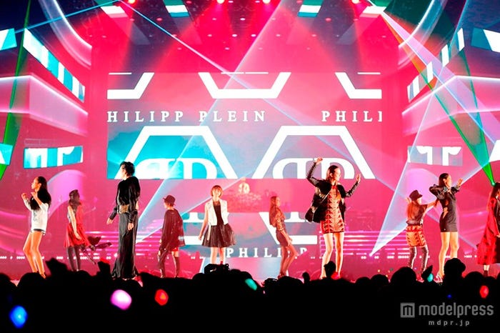 人気モデルが華やかに盛り上げる