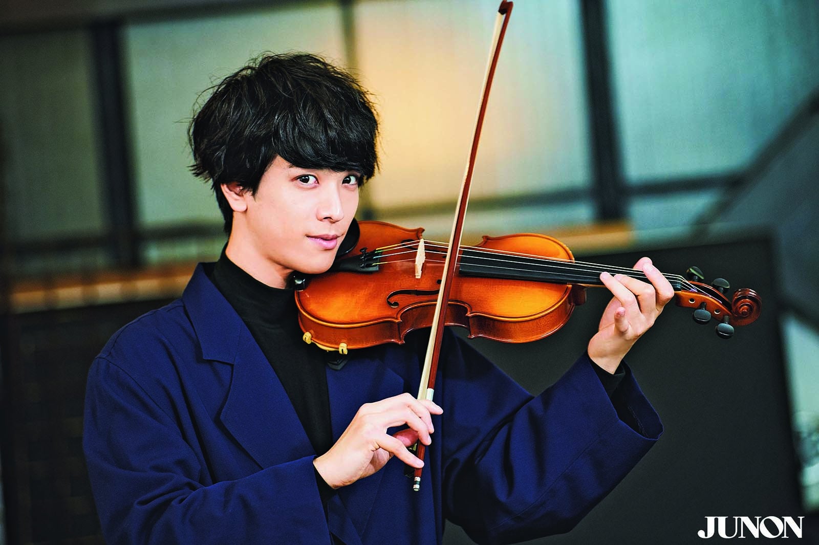 黒羽麻璃央（画像提供：主婦と生活社）