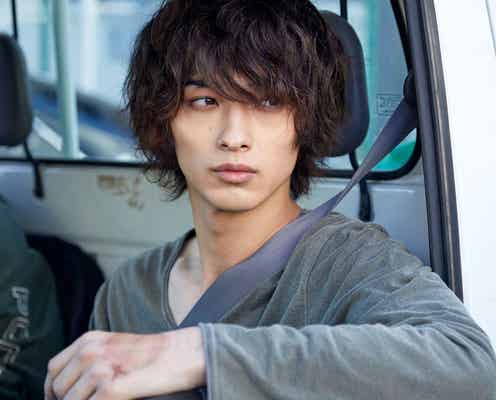 横浜流星、圧倒的演技で新たな一面 対照的な場面カット解禁<きみの瞳が問いかけている>