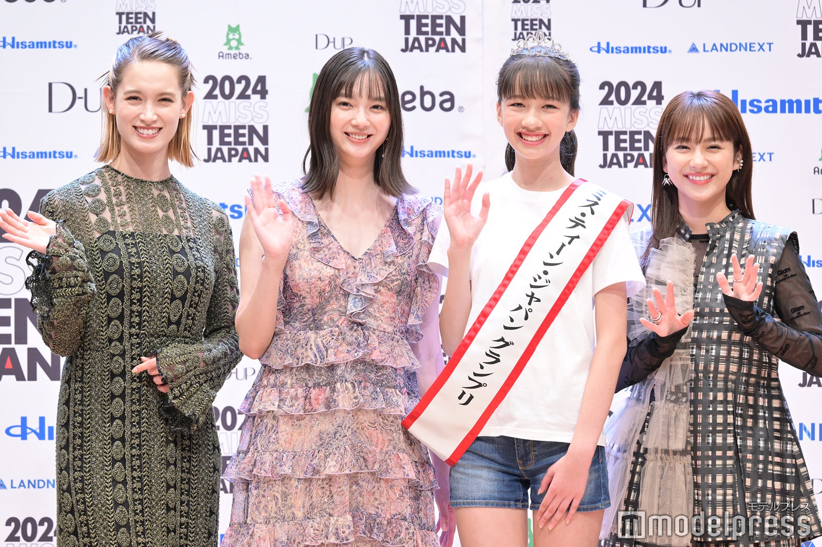 トラウデン直美、新川優愛、コバルチク花理愛さん、平祐奈（C）モデルプレス