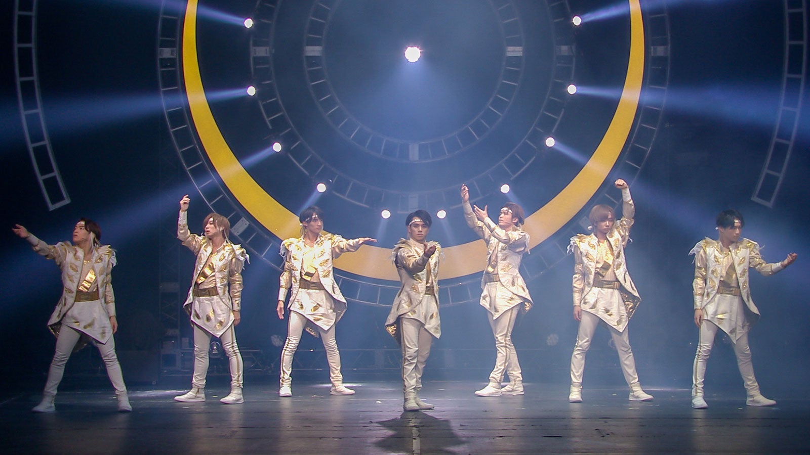 Travis Japan、舞台中に怪我 アクシデントでみせた7人の結束力、舞台裏に迫る