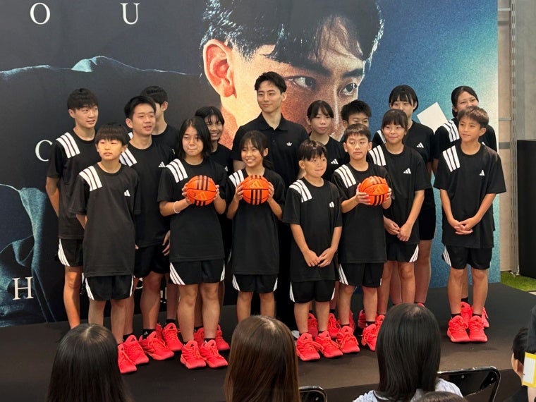 アディダスジャパン、旗艦店でバスケ河村勇輝選手のトークショー