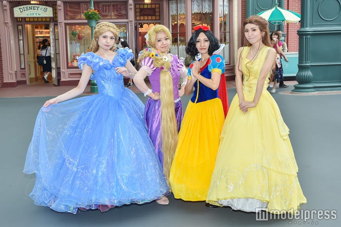 (左から)たぬさん、ミキさん、Ariさん、RiRiさん(C)モデルプレス(C)Disney