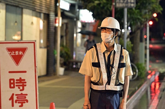 綾野剛/「オールドルーキー」第1話より(C)TBS