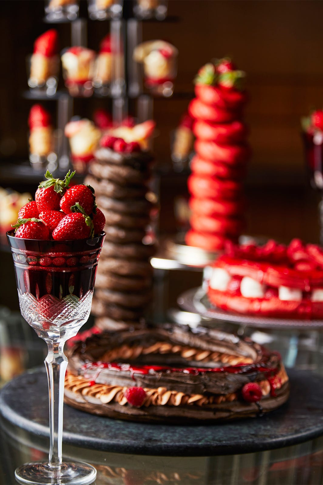 抹茶の次は「ストロベリーマニア」大阪で“大人可愛い”スイーツブッフェにとろける