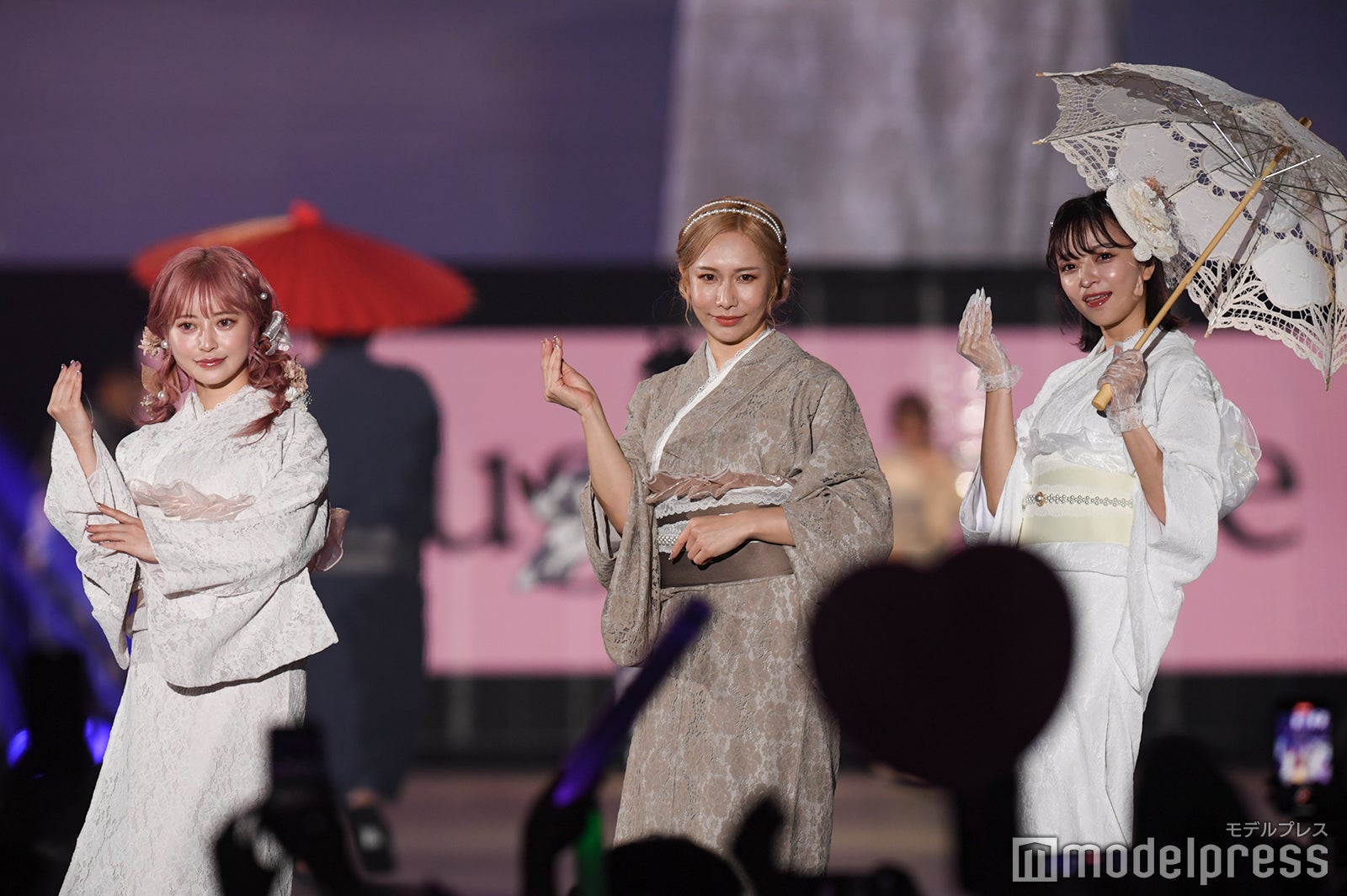 ヘラヘラ三銃士／まりな、ありしゃん、さおりん （C）モデルプレス