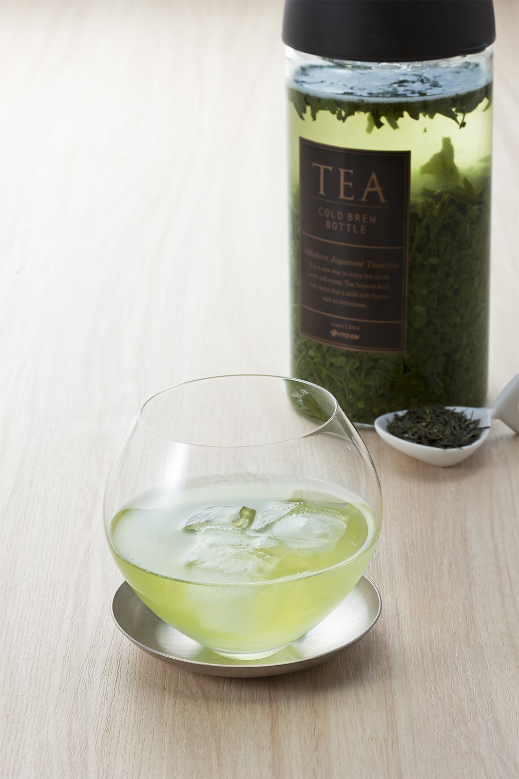 今月の緑茶【HOT＆COLD】価格450円（税抜き）／画像提供：伊藤園