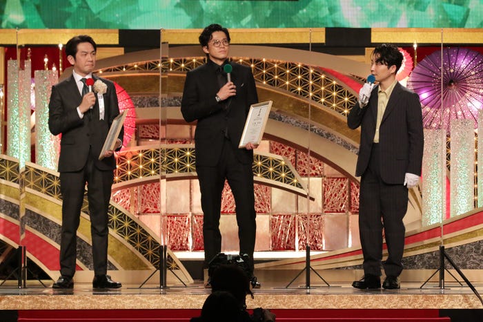 岩上敦宏氏、小栗旬、星野源(C)日本アカデミー賞協会