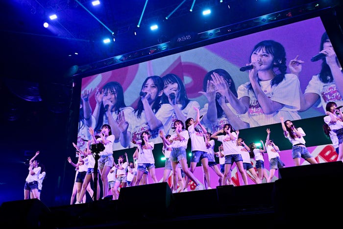 「MX祭り!AKB48 60th Single『久しぶりのリップグロス』発売記念コンサートin武道館2022~リベンジ!新チームお披露目コンサート~」より(C)AKB48