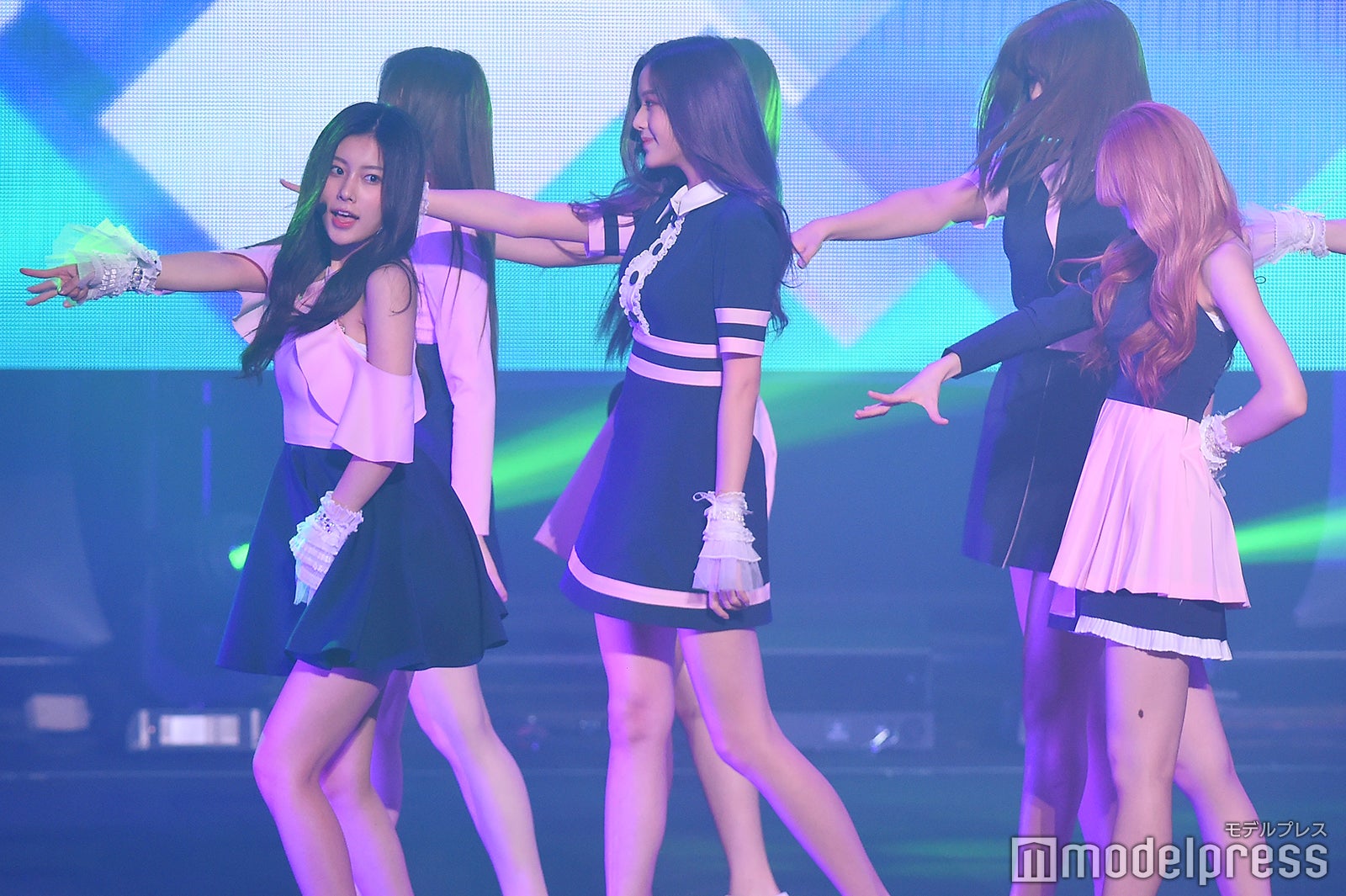 IZ*ONE （C）モデルプレス