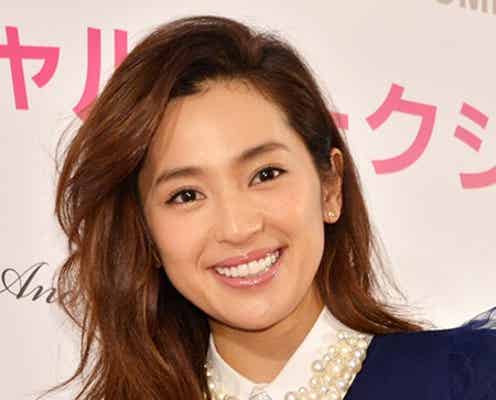 中村アン、母との“そっくり”2ショットを公開 あどけない幼少期の姿に反響