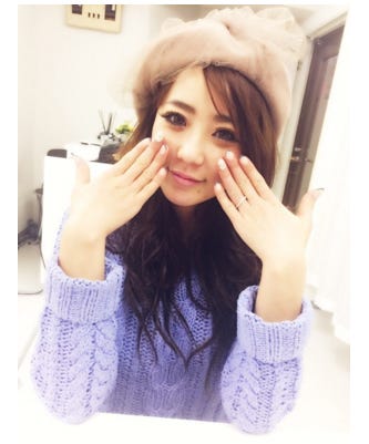 ウエディングネイルを披露/鮎川りなオフィシャルブログ(Ameba)より