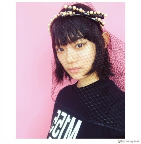 杉咲花、跳ね上げラインのクールメイクに反響 1ヶ月ぶりインスタ更新