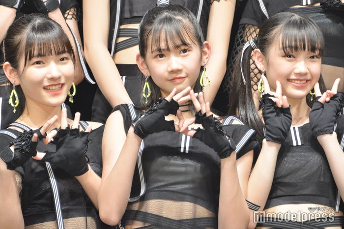 15期メンバーの3人/(左から)北川莉央、岡村ほまれ、山崎愛生(C)モデルプレス