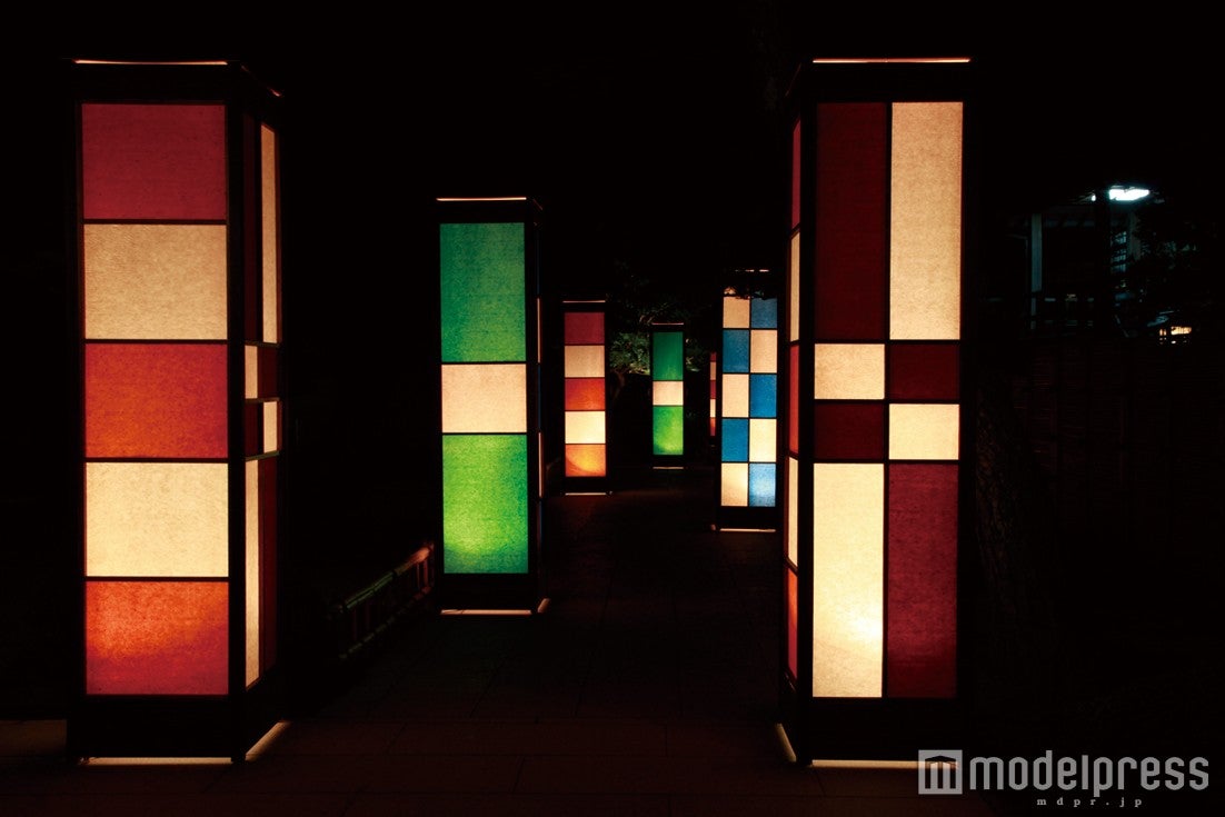 斐伊川（ひいかわ）和紙の行灯／画像提供：日本庭園 由志園