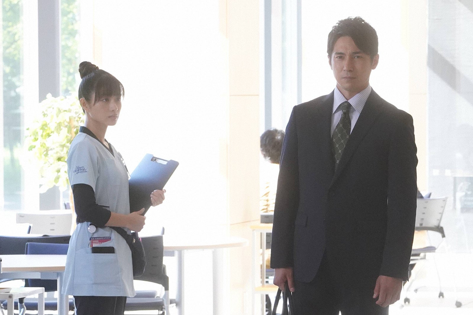 （左）石原さとみ／「アンサング・シンデレラ 病院薬剤師の処方箋」第8話より（C）フジテレビ