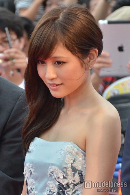 速報 前田敦子 胸元セクシーなドレスで 第5回沖縄国際映画祭 レッドカーペットに登場 モデルプレス 速報 前田敦子 胸元セクシーなドレスで 第5回沖縄国際映画祭 レッドカーペットに登場 モデルプレス