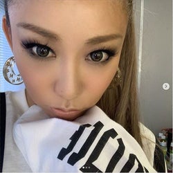 倖田來未 どアップ 目力shot に反響 顔面最高 まつ毛バサバサ とぅるとぅる唇 モデルプレス