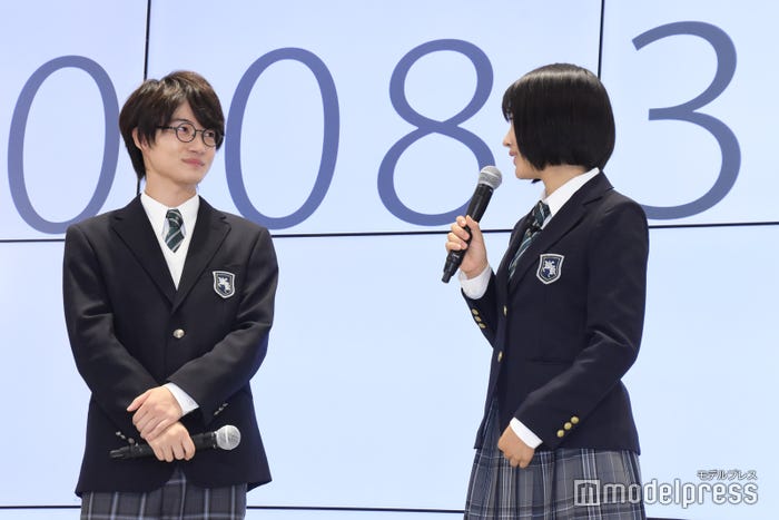 (左から)神木隆之介、松本穂香 (C)モデルプレス
