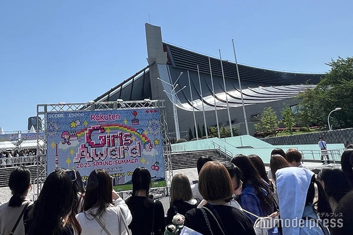 「Rakuten GirlsAward 2025 SPRING/SUMMER」会場の様子(C)モデルプレス