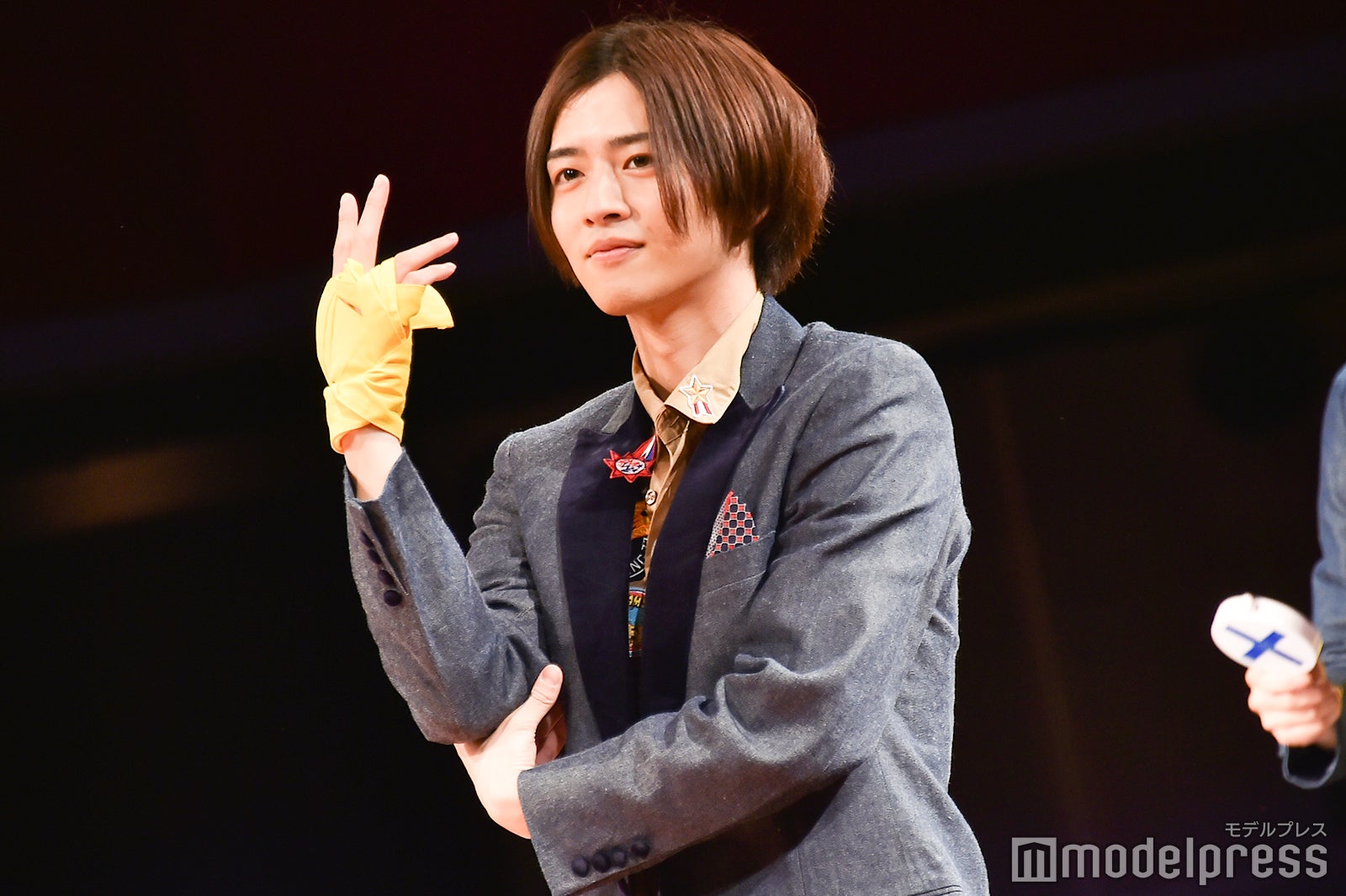 「仮面ライダー」っぽくはちまきを巻く飯島寛騎／男劇団 青山表参道X「ENDLESS REPEATERS —エンドレスリピーターズ—」DVD発売記念イベント （C）モデルプレス