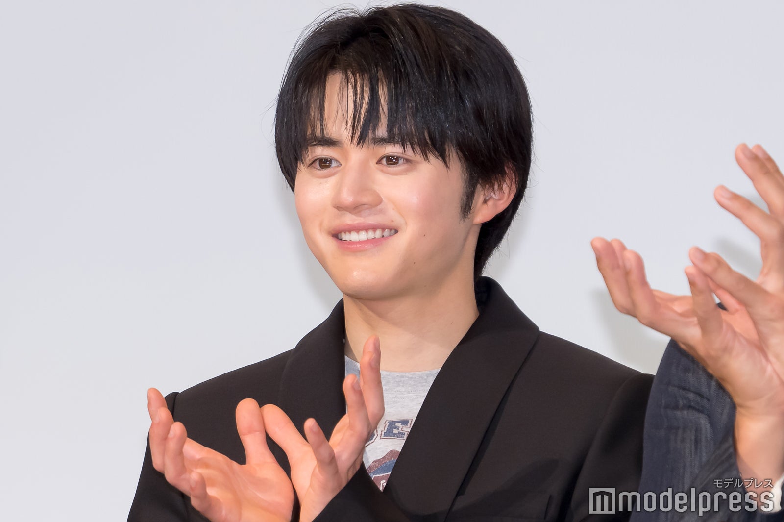 鈴鹿央士（C）モデルプレス