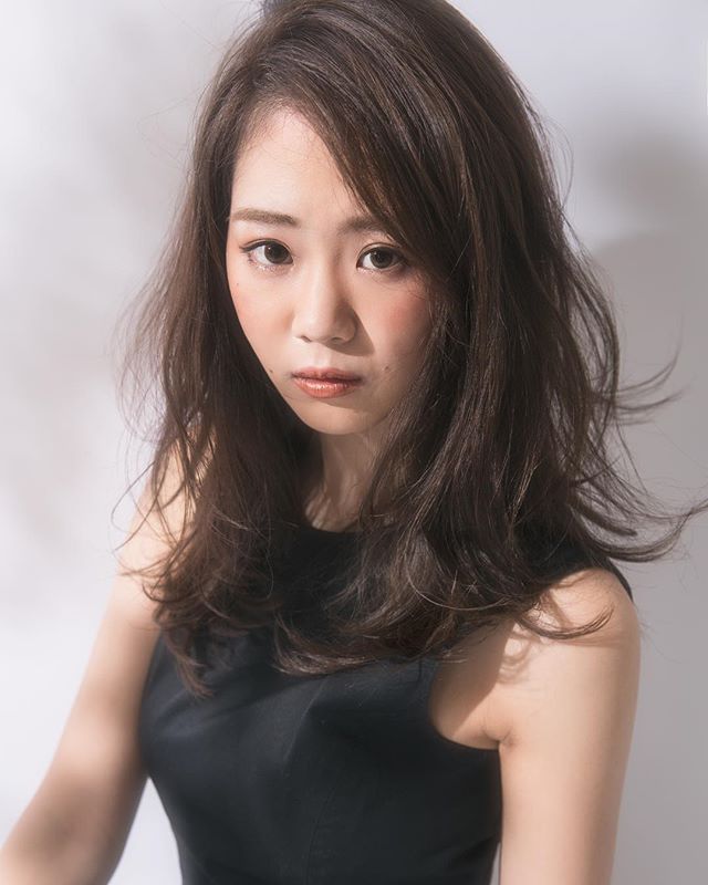 丸顔さんに似合うウルフカット特集 トレンドのヘアスタイルで小顔見え モデルプレス 丸顔さんに似合うウルフカット特集 トレンドのヘアスタイルで小顔見え モデルプレス