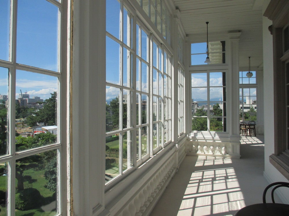 建物2階の窓から庭園を見渡せます。（提供画像）