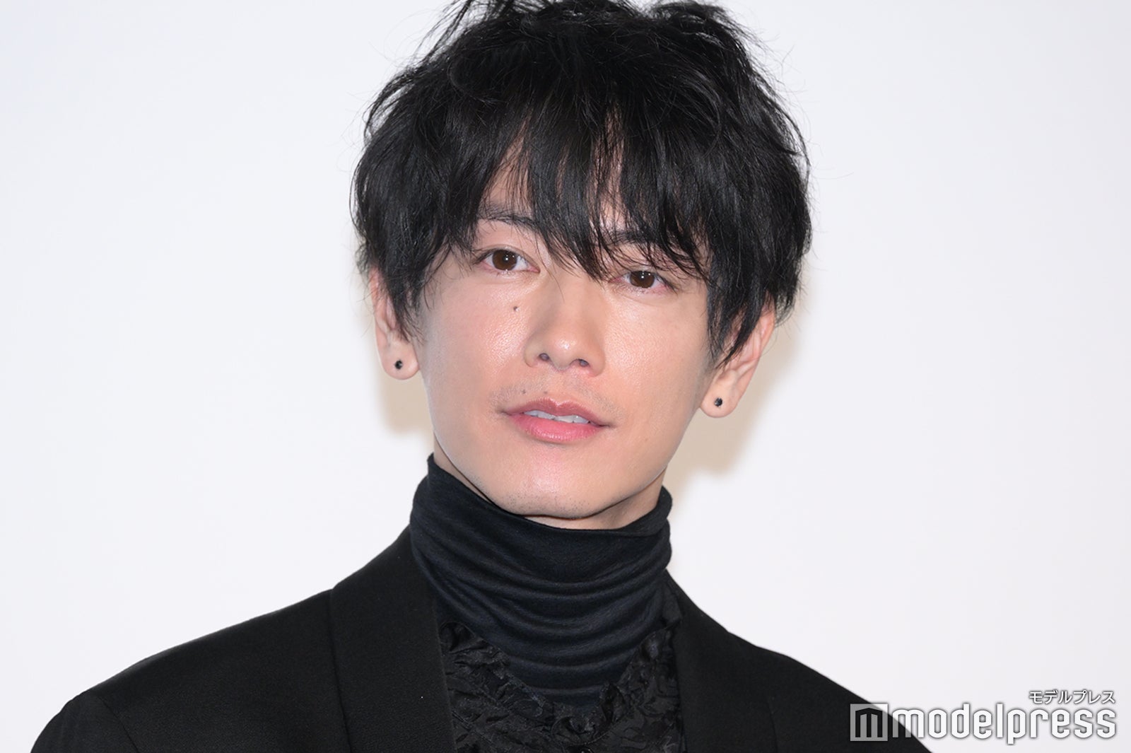 佐藤健、35歳の誕生日迎え「フルスロットル全開マックスウルトラスーパーパワーで」と意気込み 長澤まさみ・森七菜と三者三様の恋愛観も＜四月になれば彼女は＞