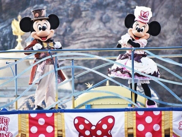 ハーバーグリーティングの中心にはミニーマウス＆ミッキーマウス