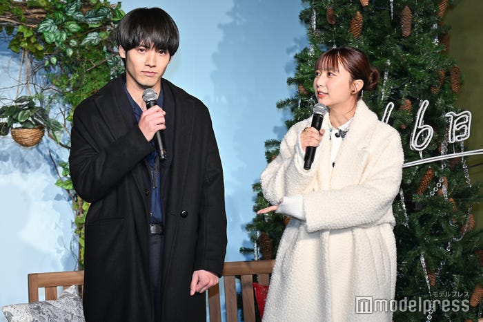 “不仲ごっこ”をしていた赤楚衛二、上白石萌歌(C)モデルプレス