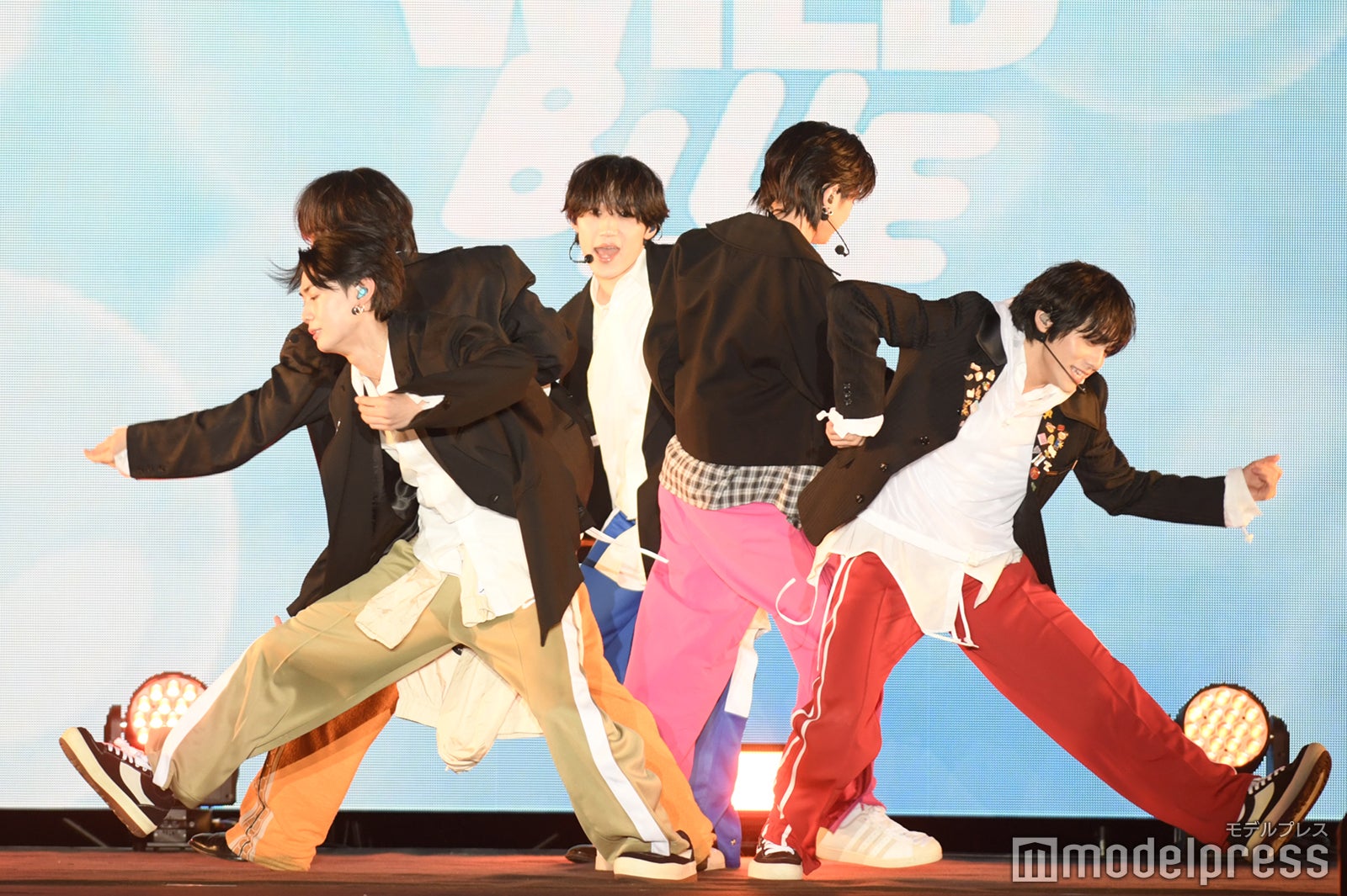WILD BLUE、山下幸輝が黒髪イメチェン メンバー3人地元で初