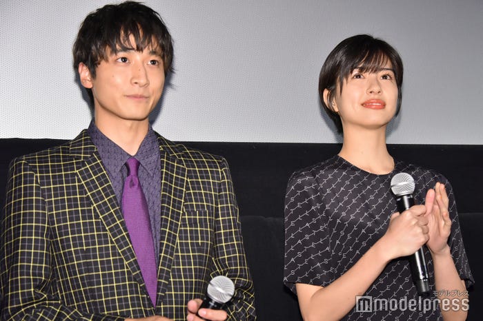 小関裕太、佐久間由衣 (C)モデルプレス