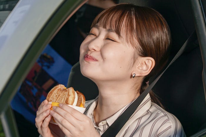 山田杏奈/朝マック「朝こそ自分を甘やかすのだ/ドライブスルー」篇メイキングより(提供写真)