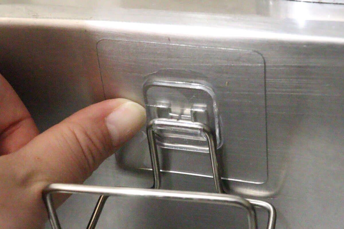 粘着式ステンレススポンジホルダー　取り付け