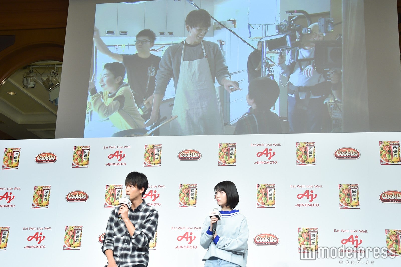 竹内涼真、浜辺美波 （C）モデルプレス