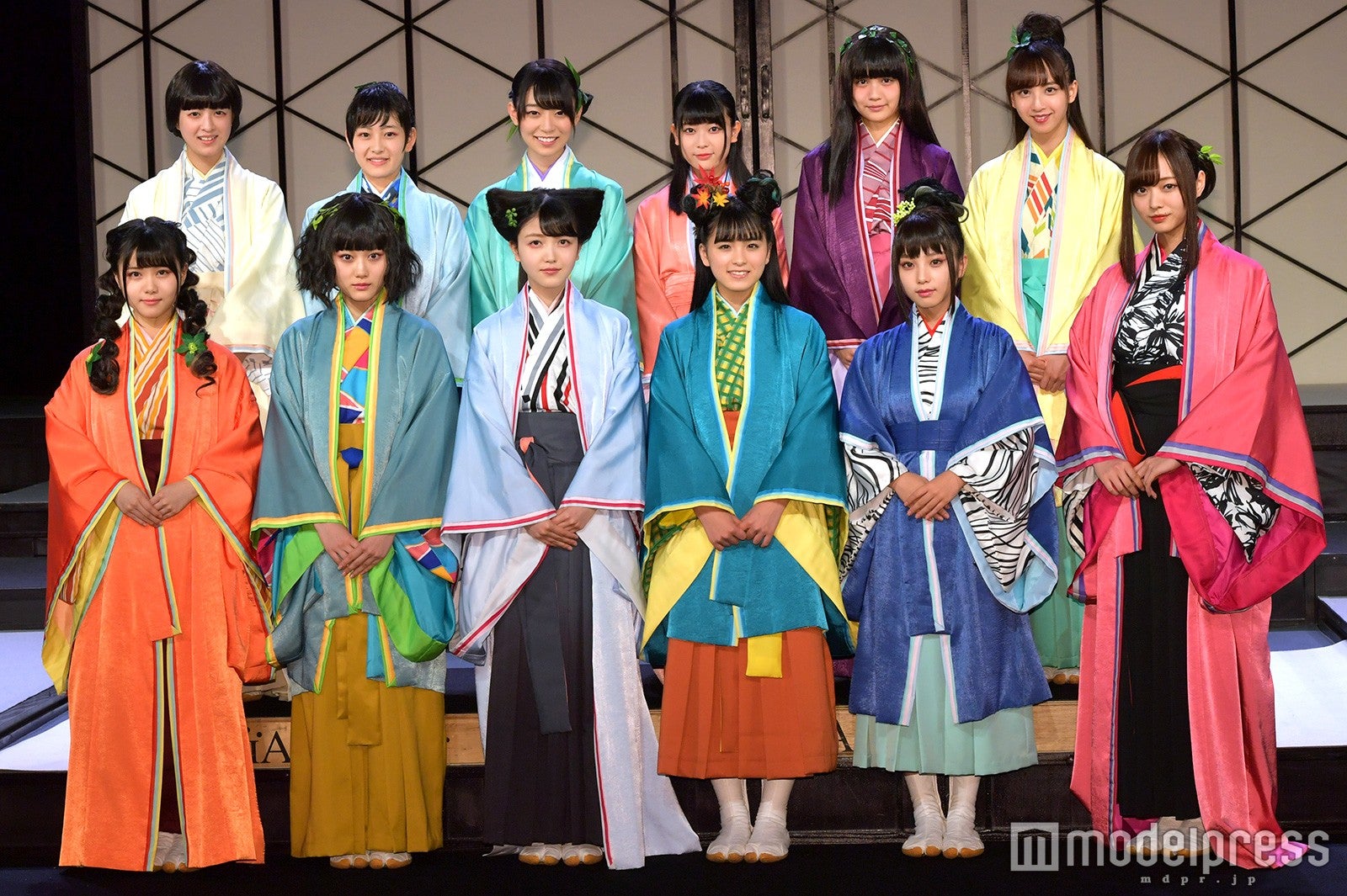 （前列左から）伊藤理々杏、山下美月、久保史緒里、大園桃子、与田祐希、梅澤美波（後列左から）吉田綾乃クリスティー、向井葉月、阪口珠美、岩本蓮加、中村麗乃、佐藤楓 （C）モデルプレス