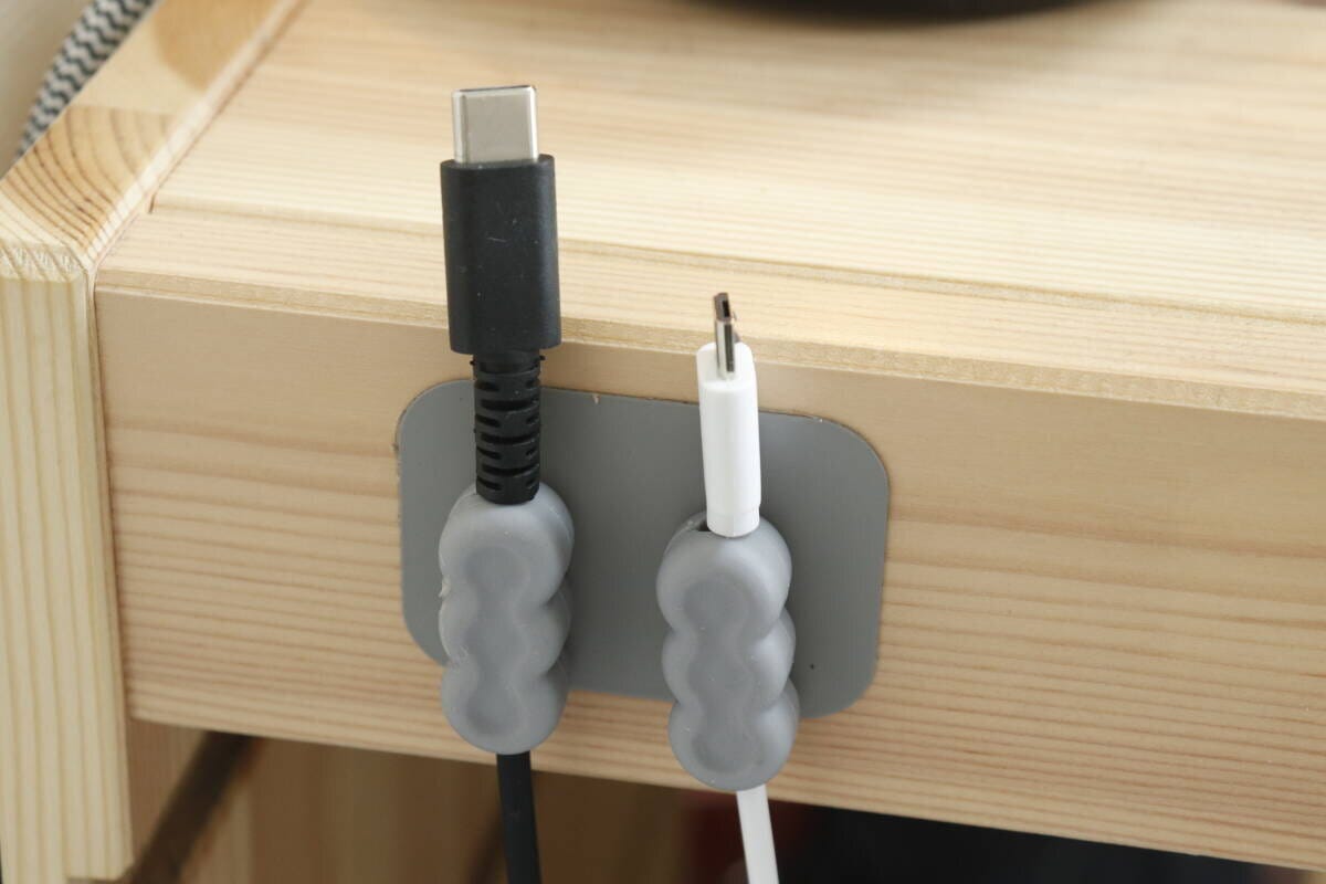 ケーブルホルダーマグネットタイプ(2個) 使用例 ケーブルホルダーマグネットタイプ(2個) 使用例