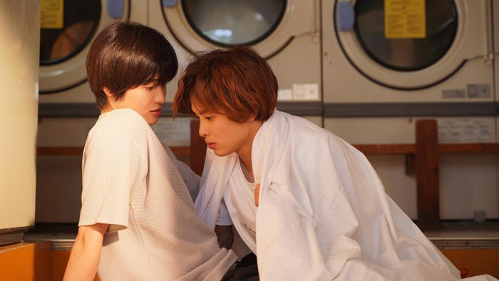 西垣匠、草川拓弥/「みなと商事コインランドリー」第5話より(C)缶爪さわ・椿ゆず/KADOKAWA/「みなと商事コインランドリー」製作委員会