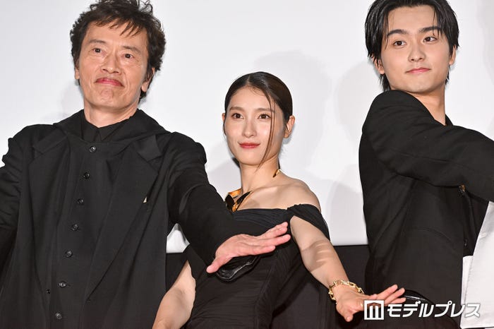 遠藤憲一、土屋太鳳、奥平大兼(C)モデルプレス